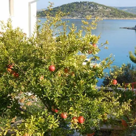 In With Sea View, Terrace, Air Conditioning, Wifi 5150-1 公寓 Ražanj